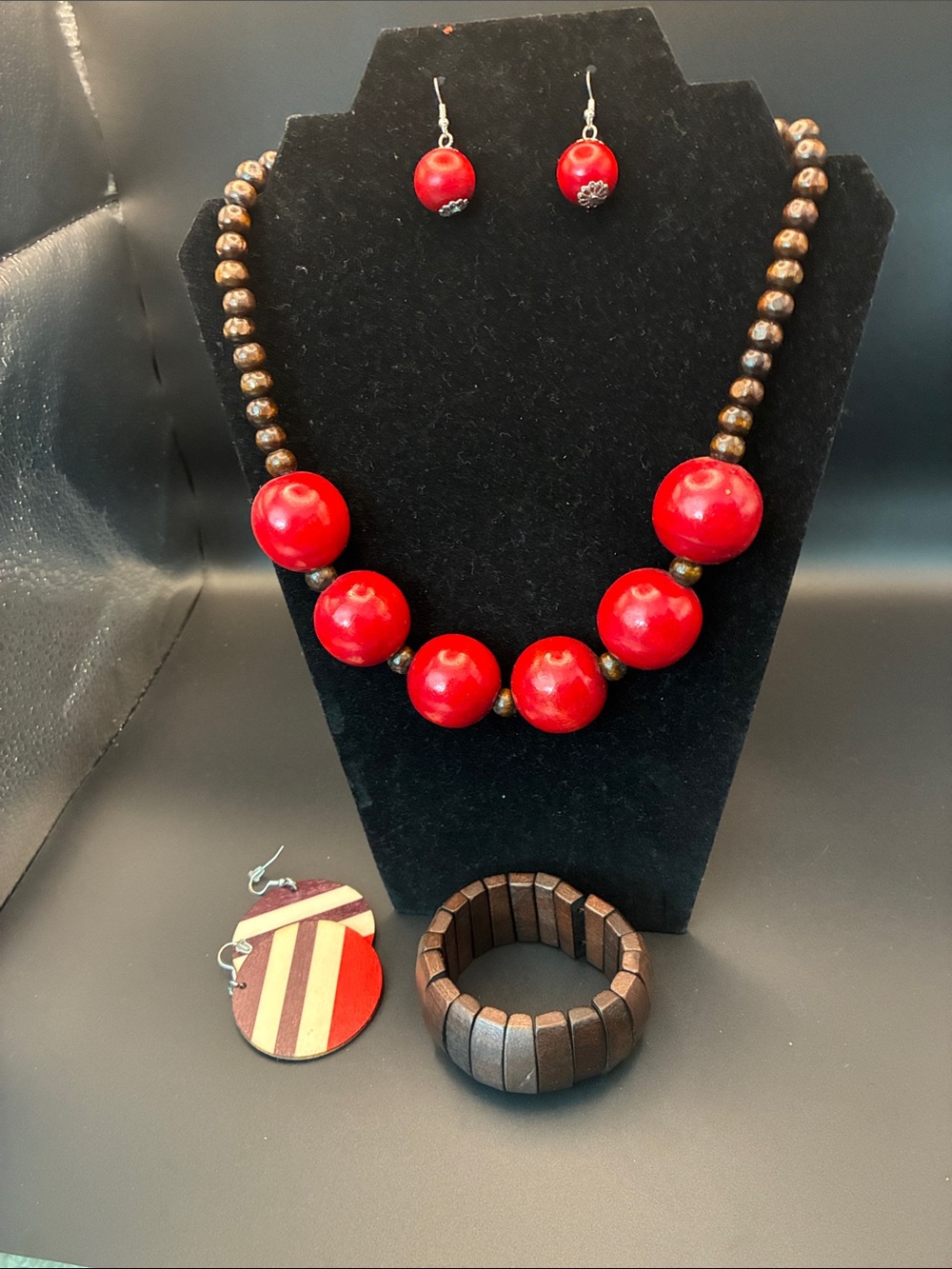 🎉Red Beaded Statement Necklace with Matching Earrings - Women Jewelry 4pc set